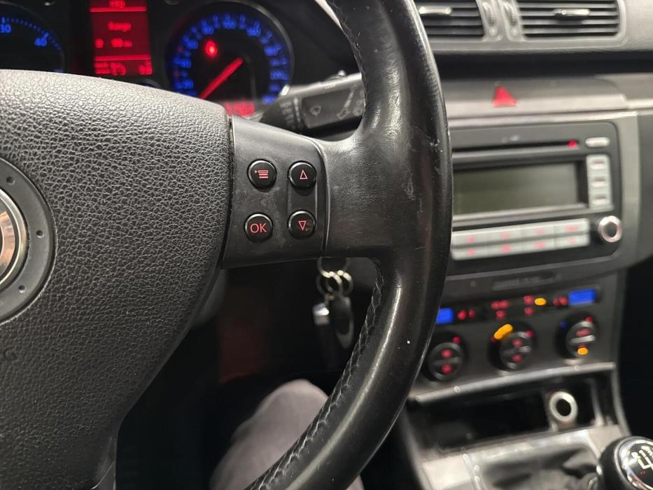 VOLKSWAGEN Passat 2008