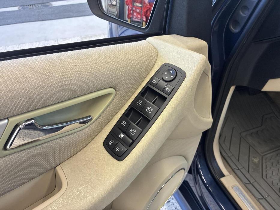 MERCEDES-BENZ B 2005