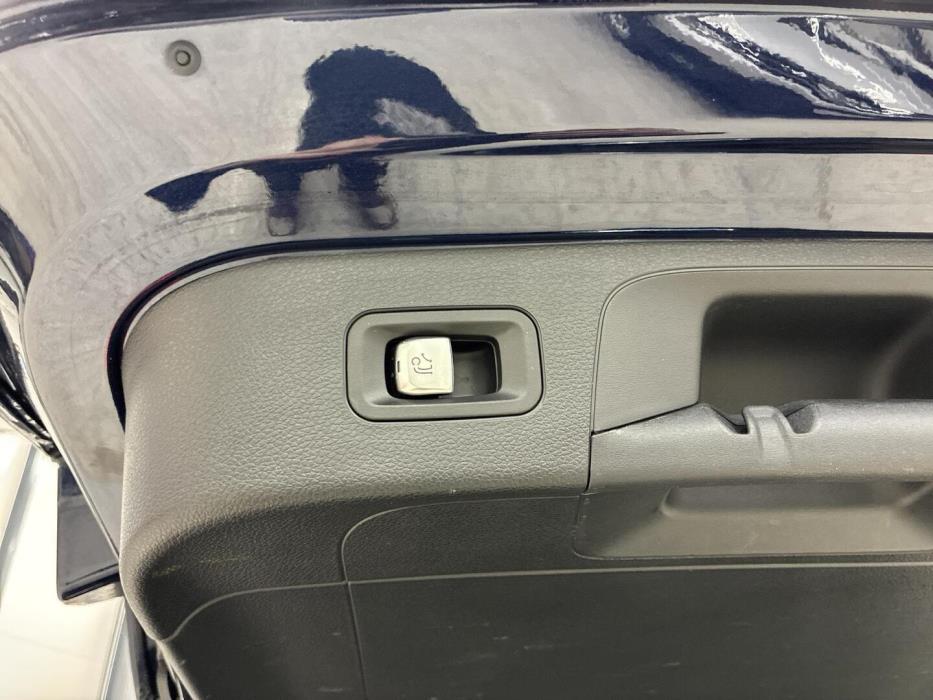 MERCEDES-BENZ EQC 2022