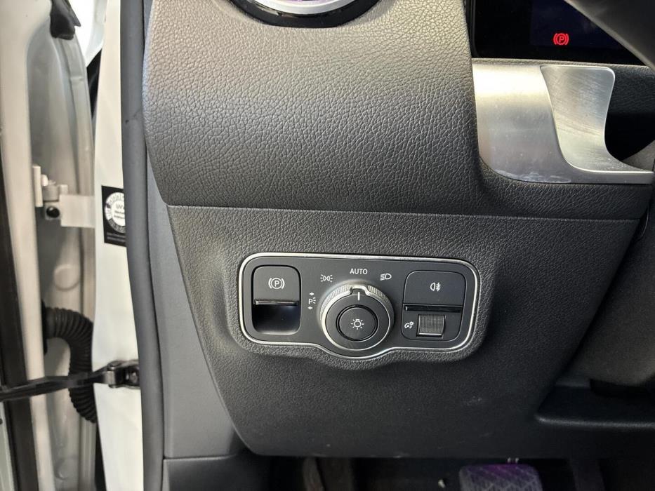 MERCEDES-BENZ EQB 2023