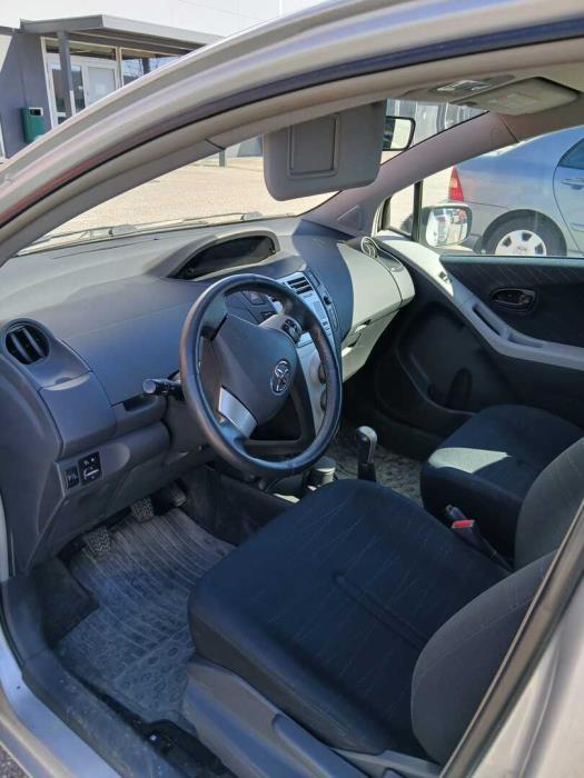 TOYOTA Yaris 2006