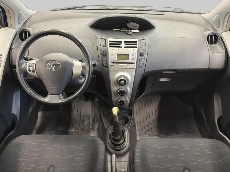 TOYOTA Yaris 2006