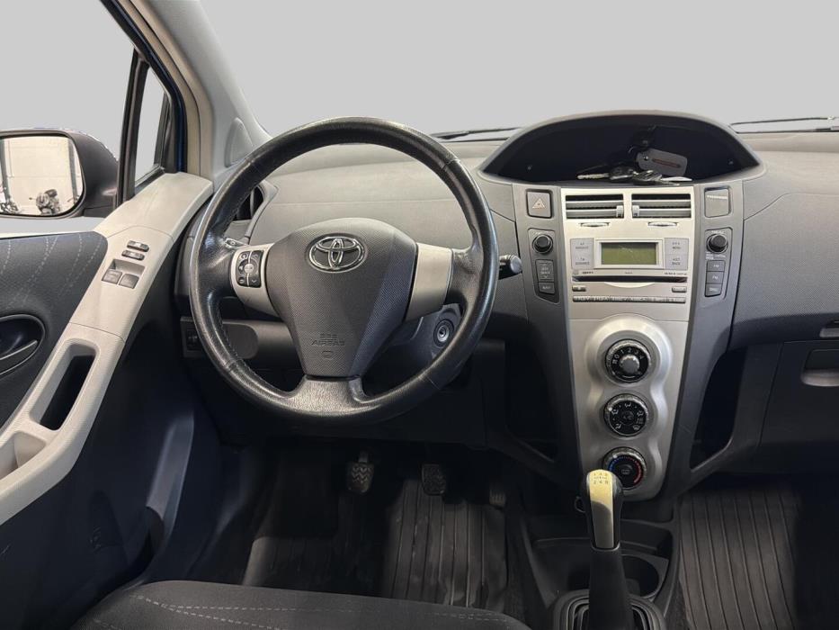 TOYOTA Yaris 2006