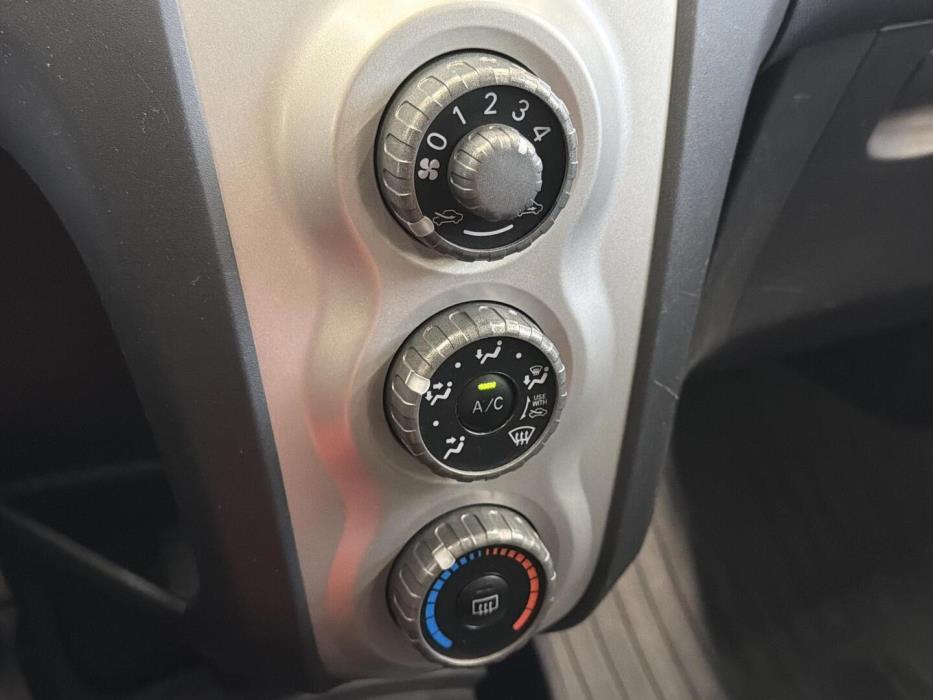 TOYOTA Yaris 2006