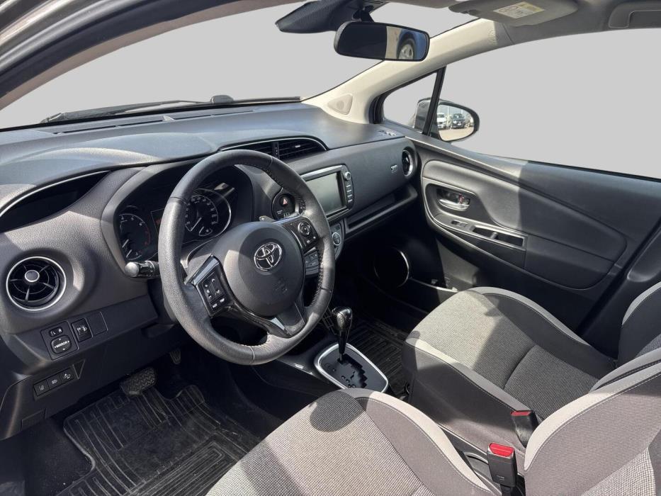 TOYOTA Yaris 2019