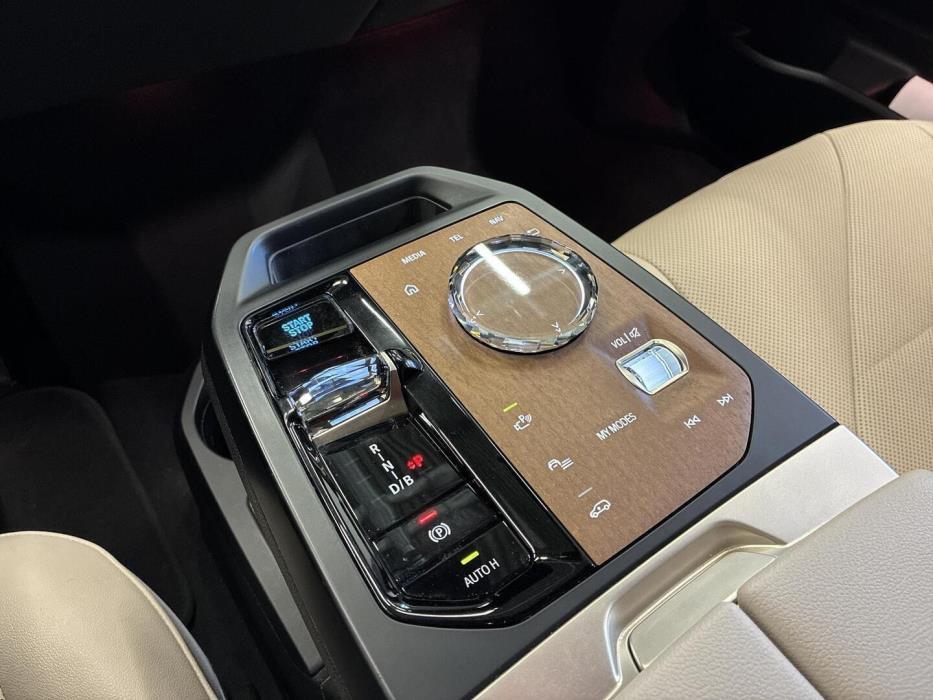 BMW IX 2023