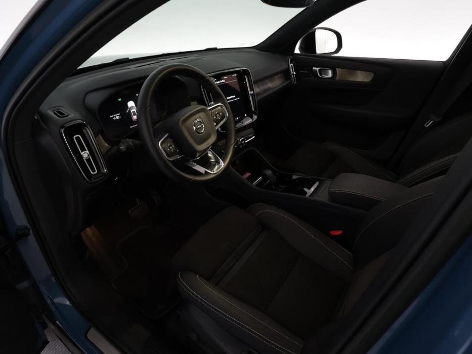VOLVO XC40 2023