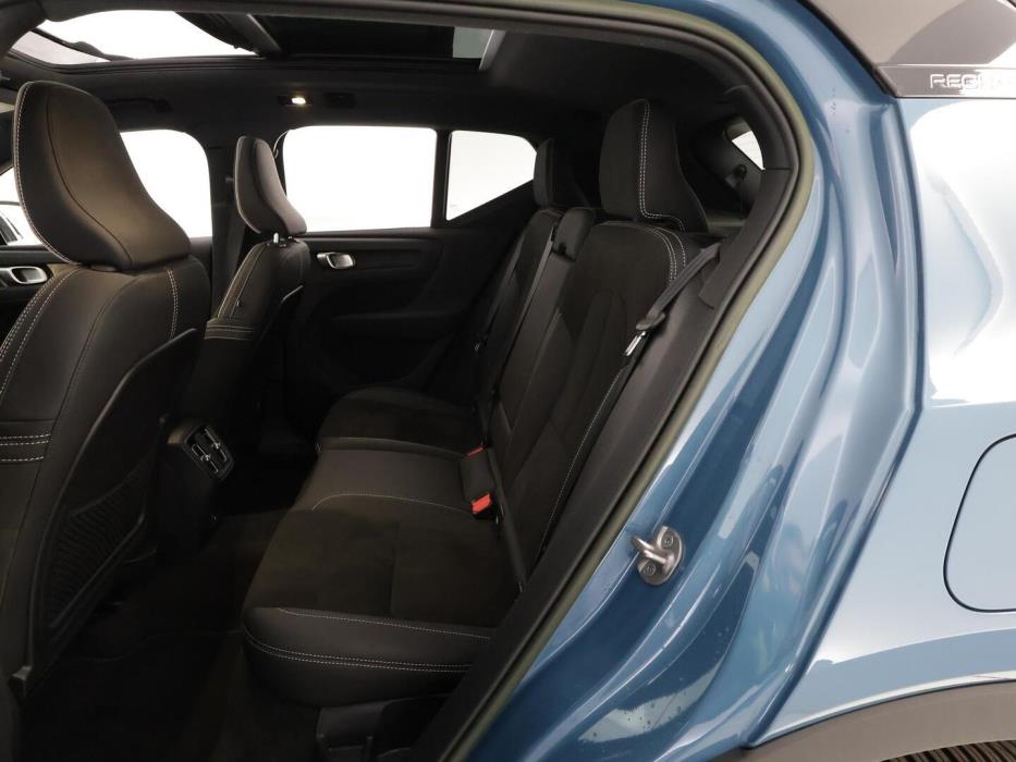 VOLVO XC40 2023