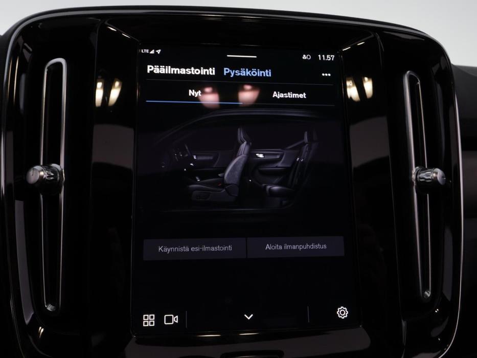 VOLVO XC40 2023