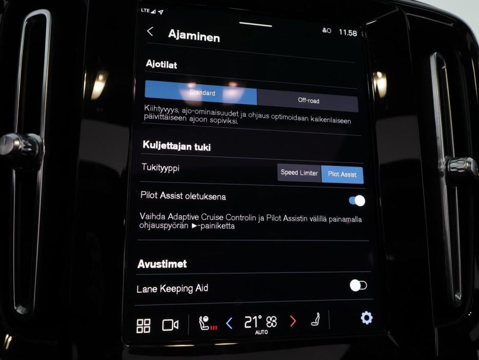 VOLVO XC40 2023