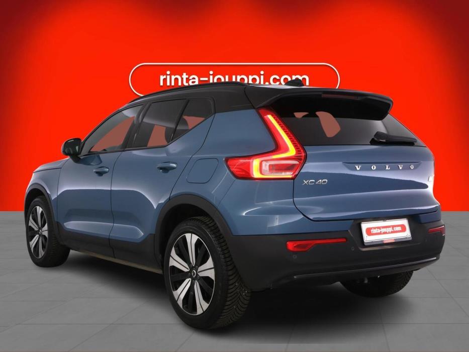 VOLVO XC40 2023