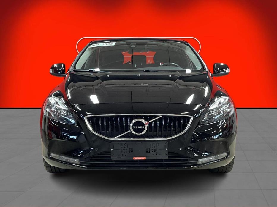VOLVO V40 2018