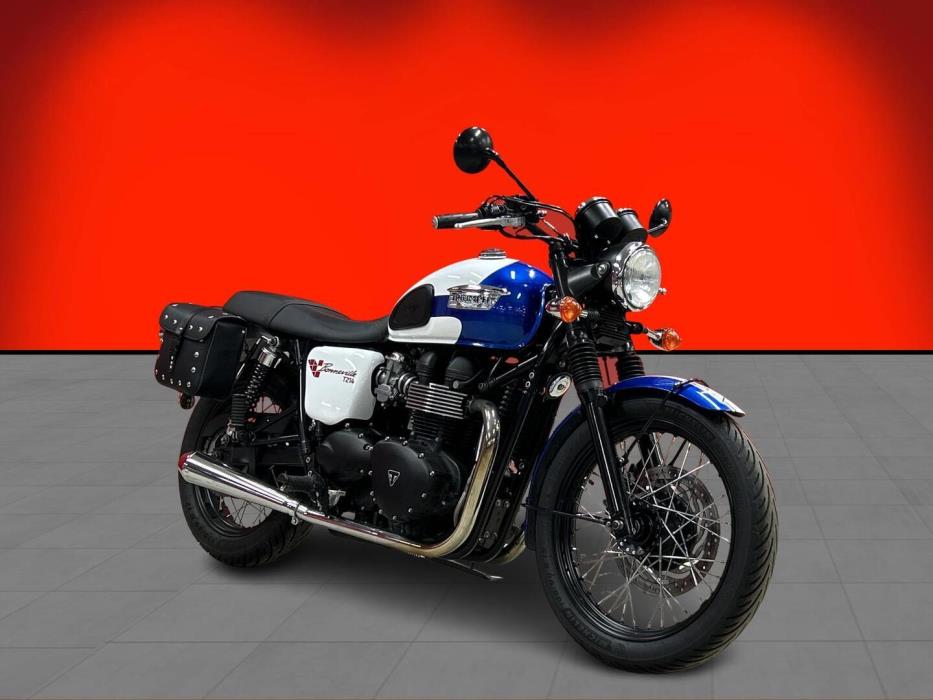 TRIUMPH BONNEVILLE 2015