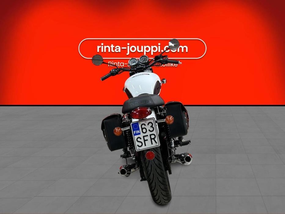 TRIUMPH BONNEVILLE 2015