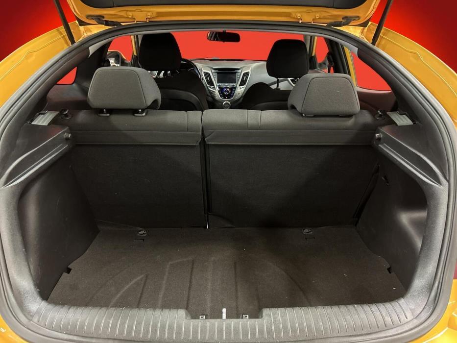 HYUNDAI Veloster 2012