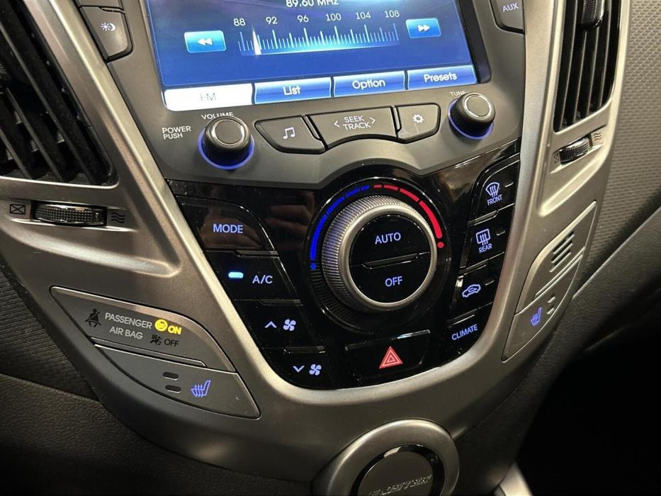 HYUNDAI Veloster 2012