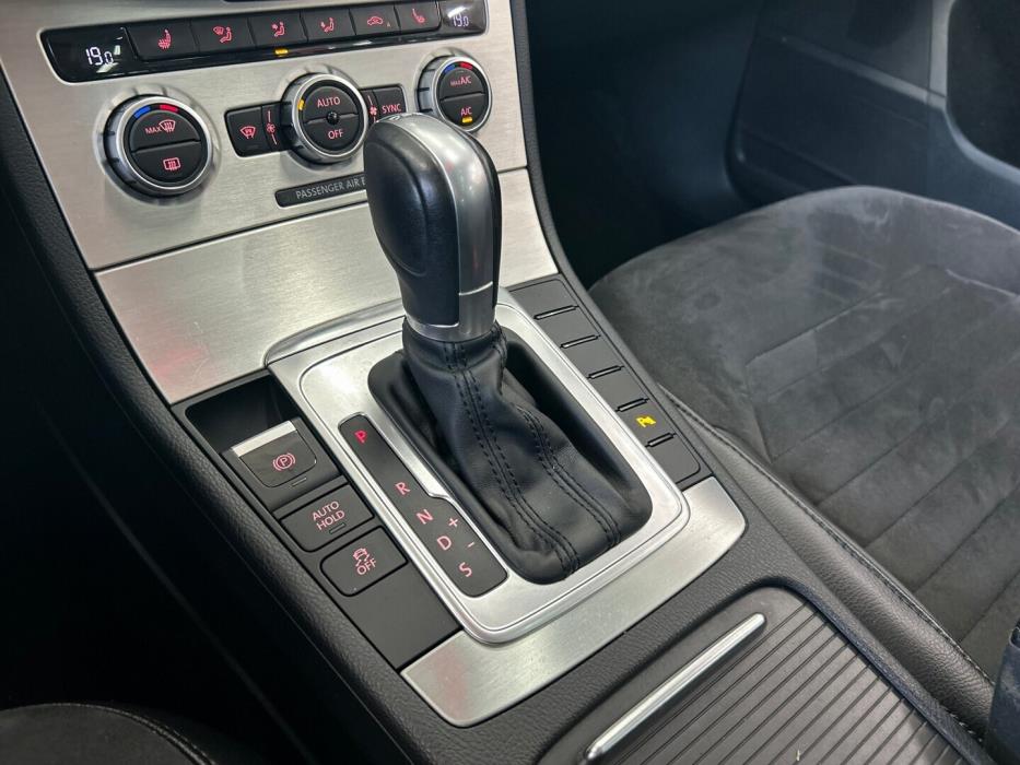 VOLKSWAGEN Passat 2014