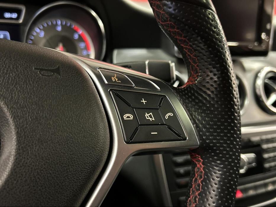 MERCEDES-BENZ GLA 2015