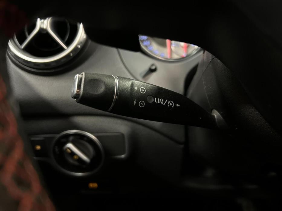 MERCEDES-BENZ GLA 2015