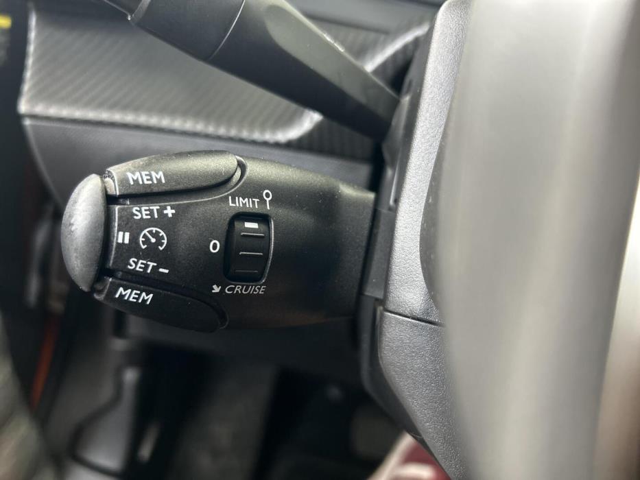 PEUGEOT e-2008 2023