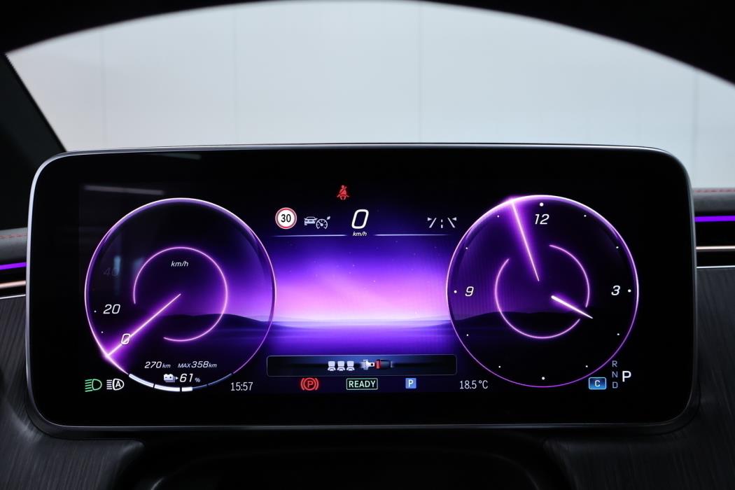 MERCEDES-BENZ EQE 2023