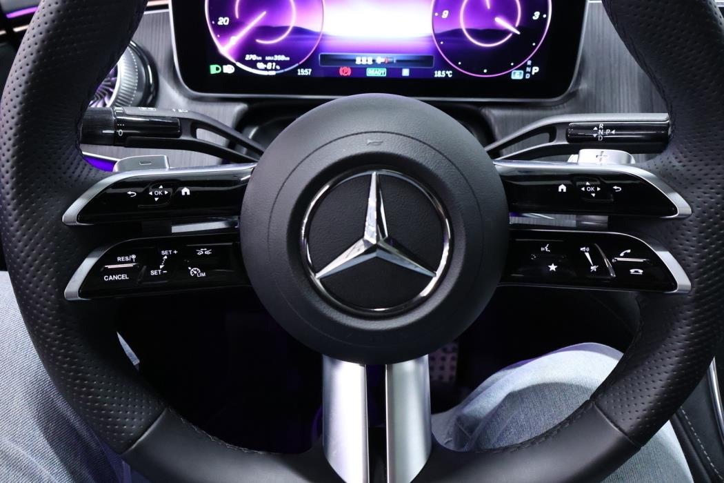 MERCEDES-BENZ EQE 2023