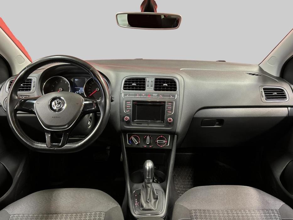VOLKSWAGEN Polo 2015