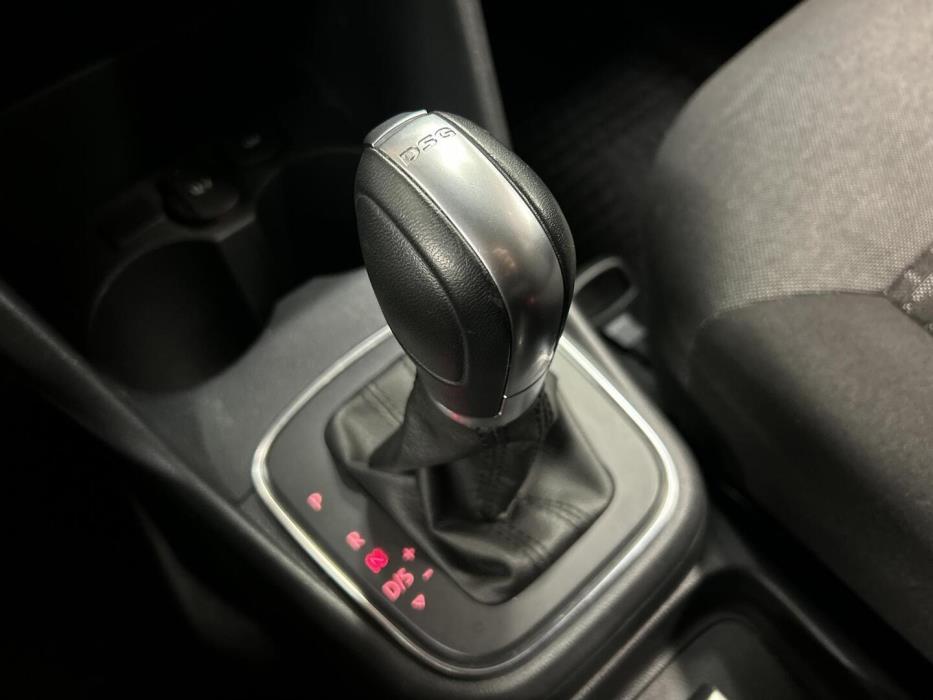 VOLKSWAGEN Polo 2015