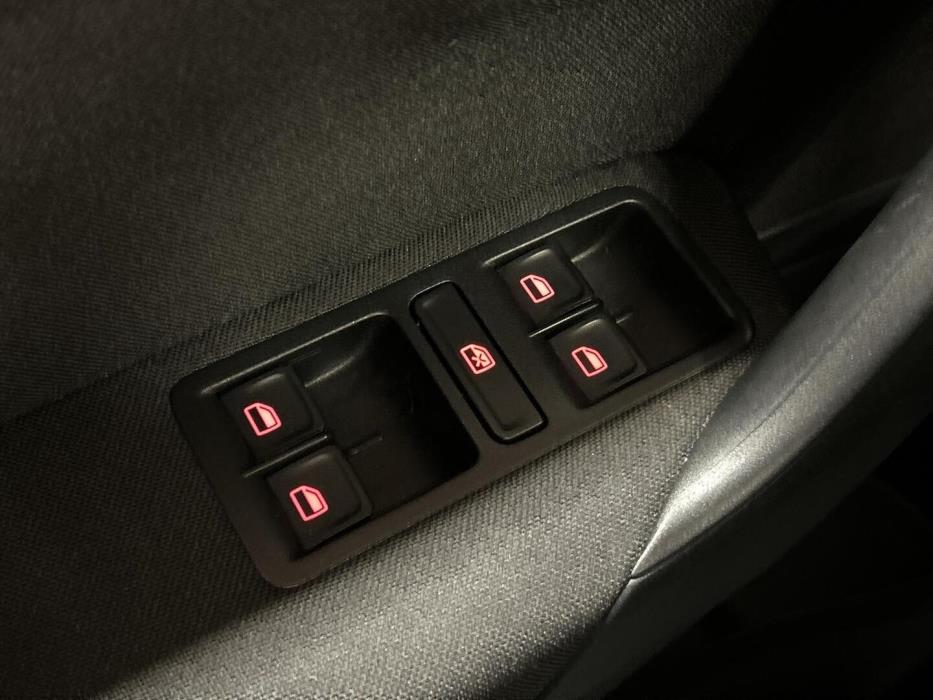 VOLKSWAGEN Polo 2015