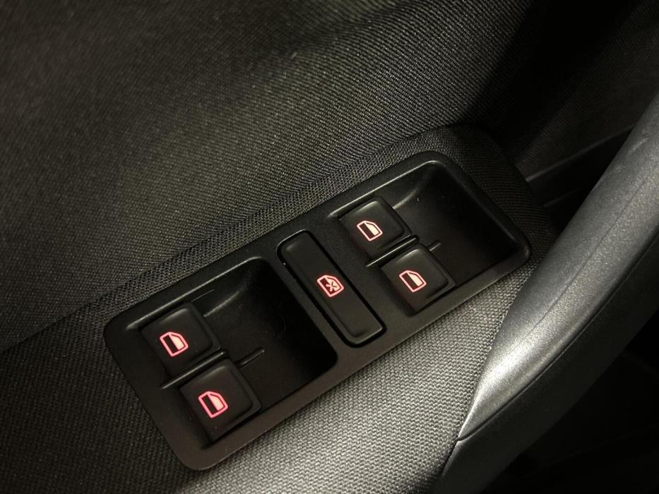 VOLKSWAGEN Polo 2015