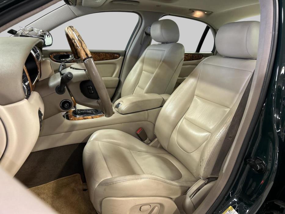 JAGUAR XJ8 2004