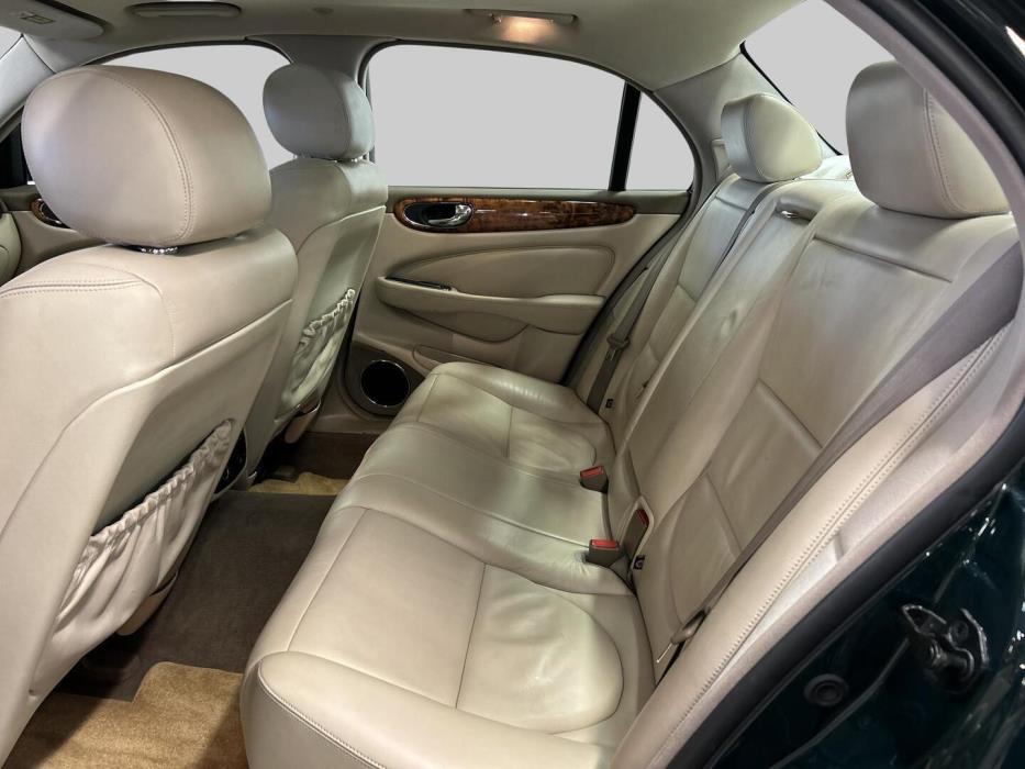JAGUAR XJ8 2004