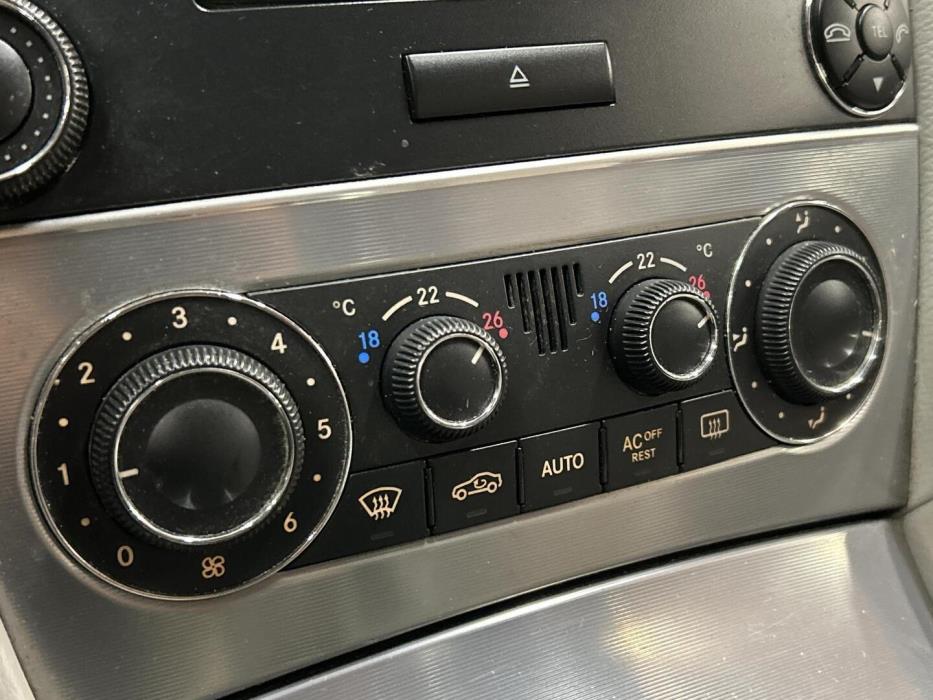 MERCEDES-BENZ C 2005