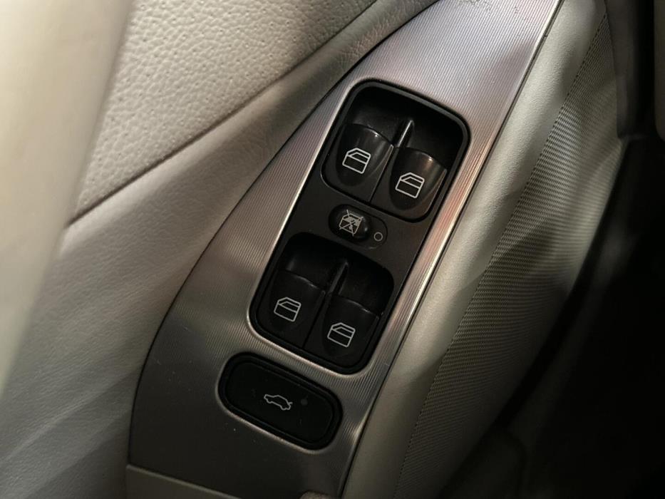 MERCEDES-BENZ C 2005