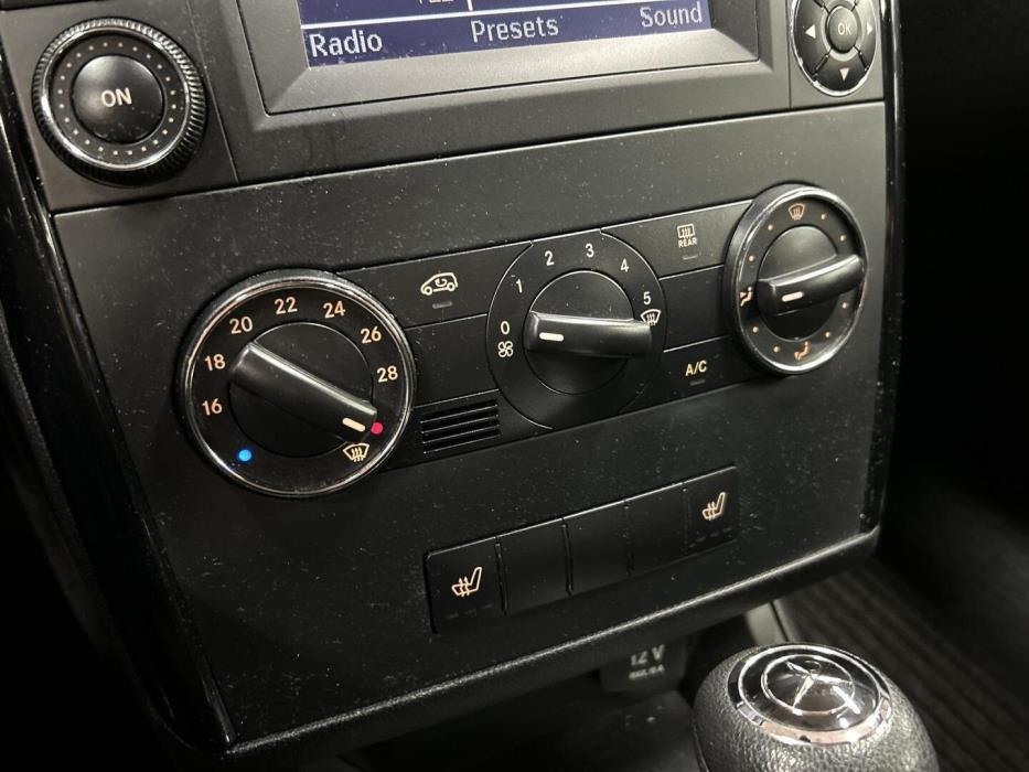 MERCEDES-BENZ A 2010