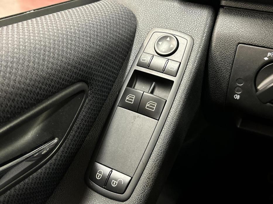 MERCEDES-BENZ A 2010