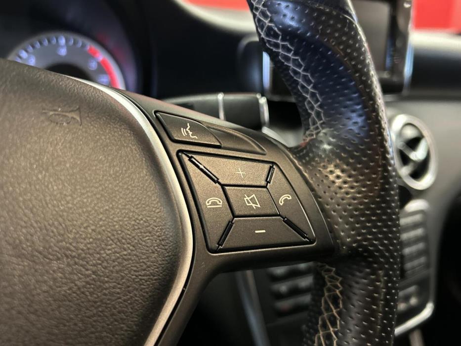 MERCEDES-BENZ A 2014