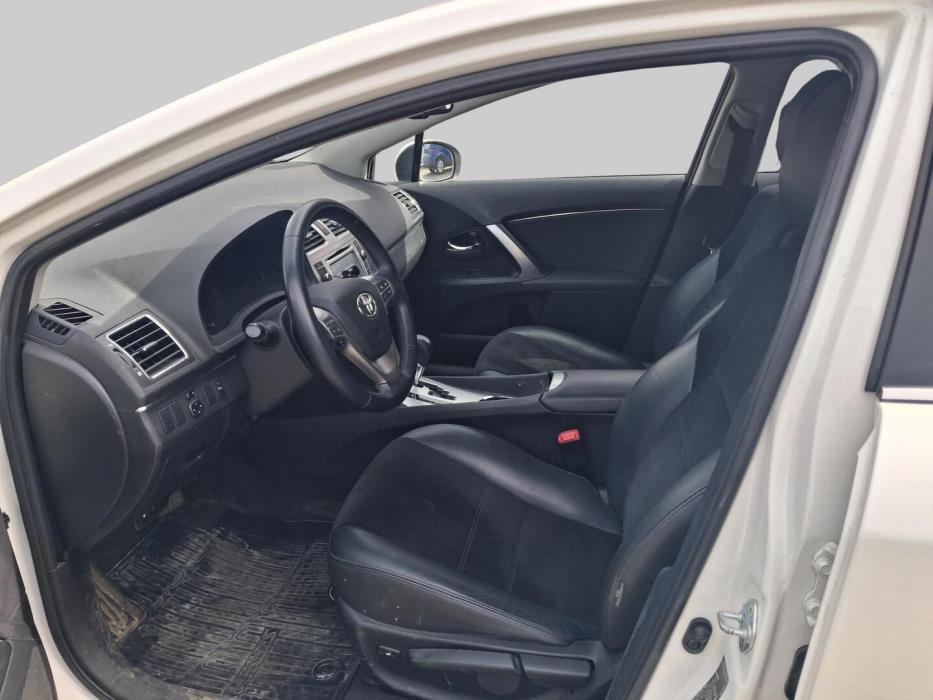 TOYOTA Avensis 2015