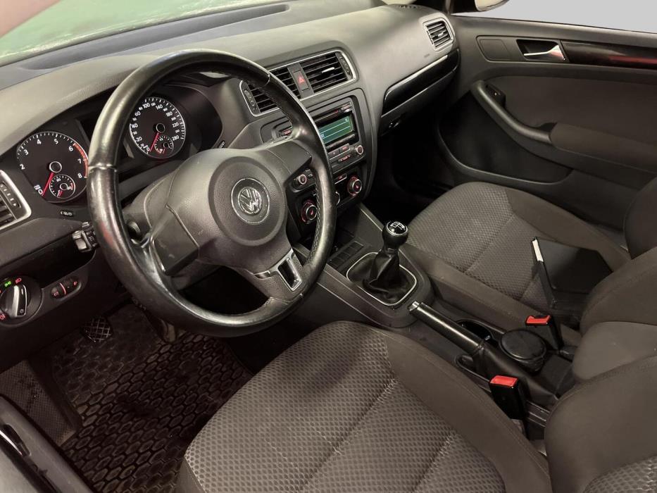 VOLKSWAGEN Jetta 2012