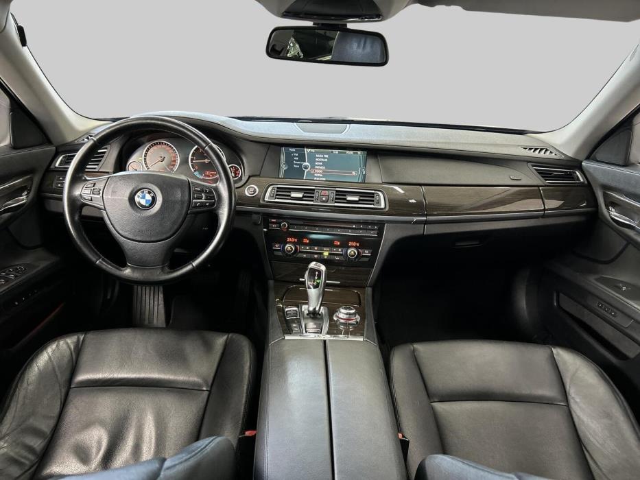 BMW 740 2012