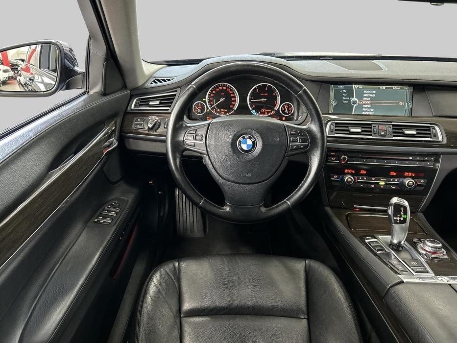 BMW 740 2012