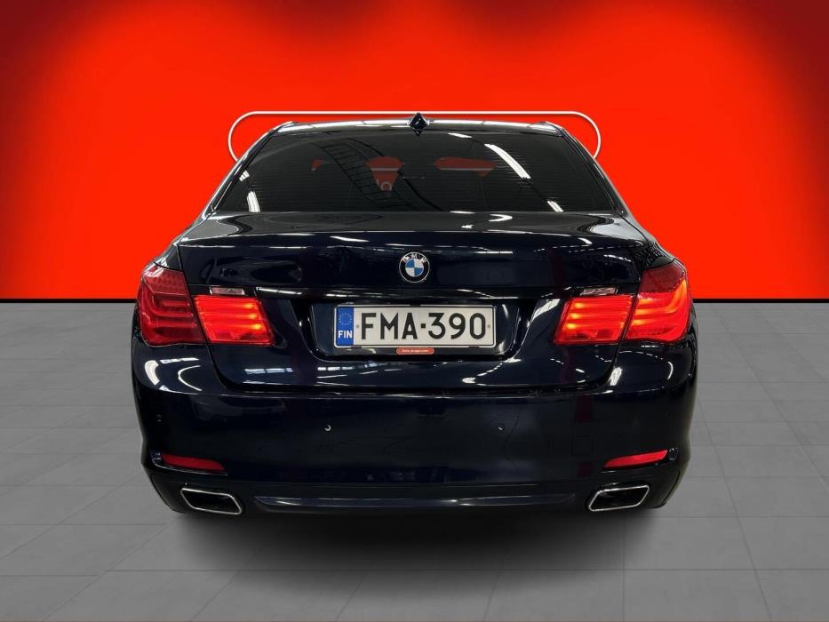 BMW 740 2012