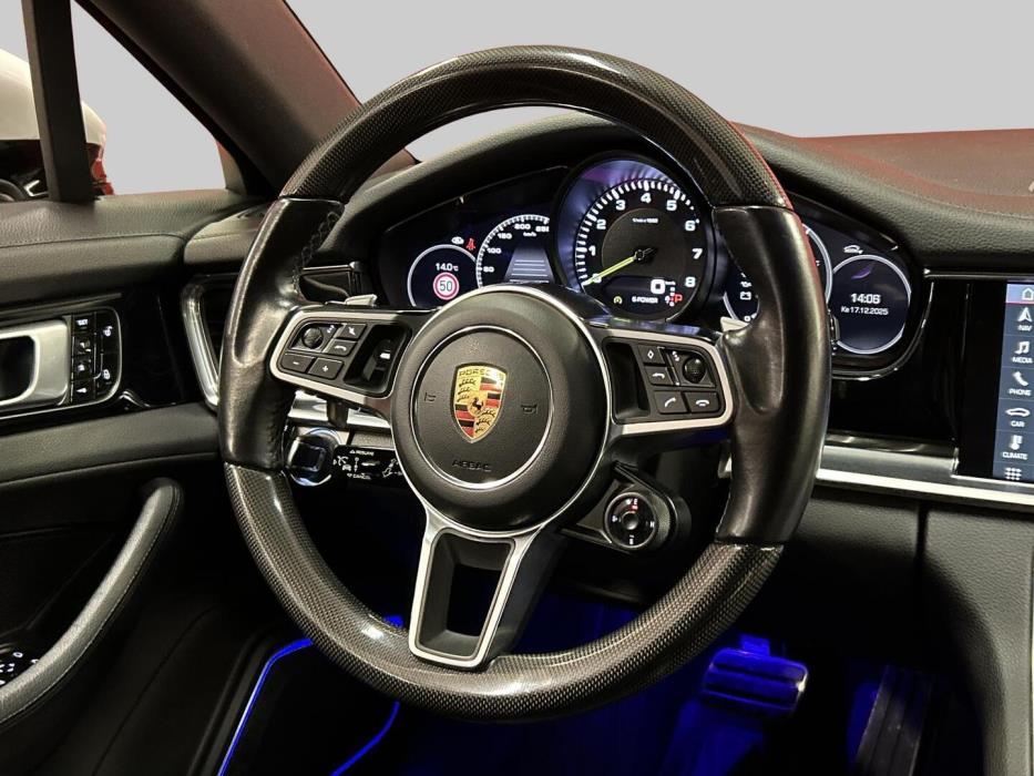 PORSCHE Panamera 2018