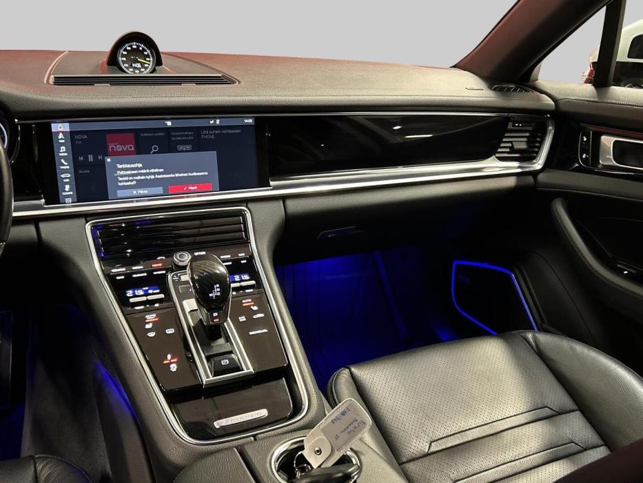 PORSCHE Panamera 2018