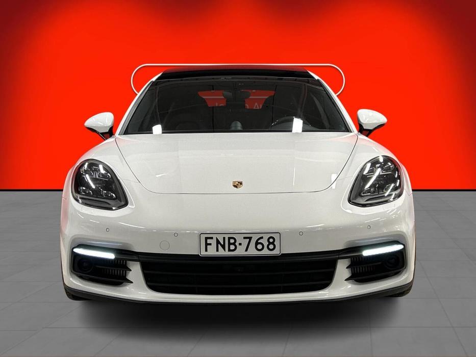 PORSCHE Panamera 2018
