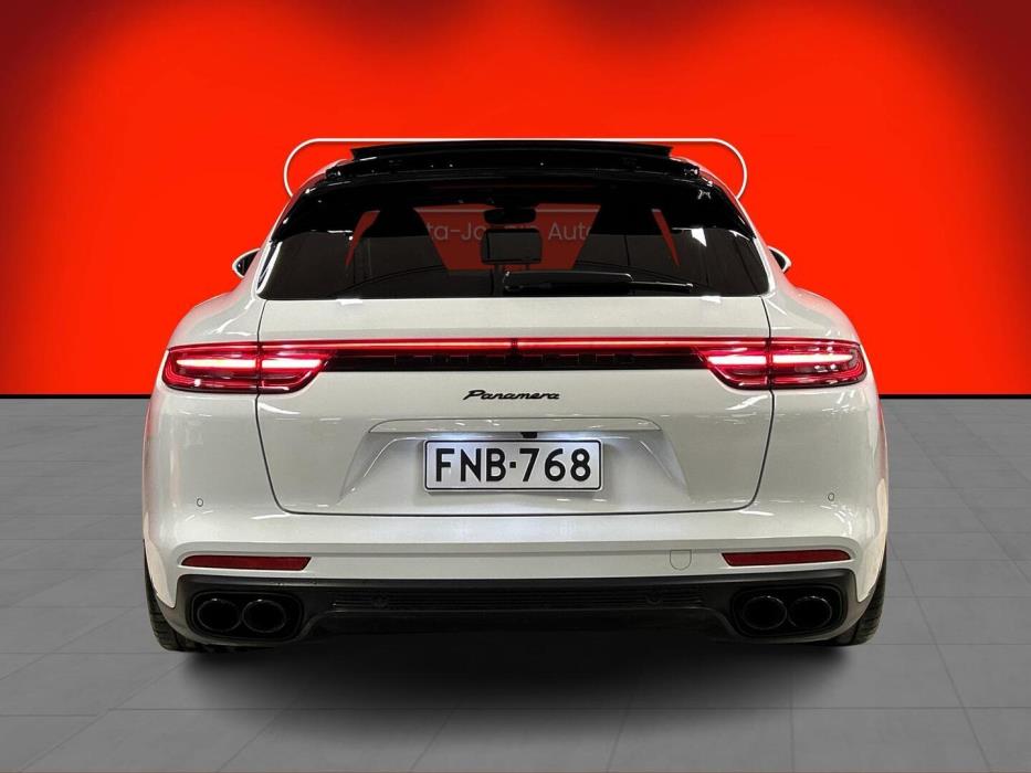 PORSCHE Panamera 2018