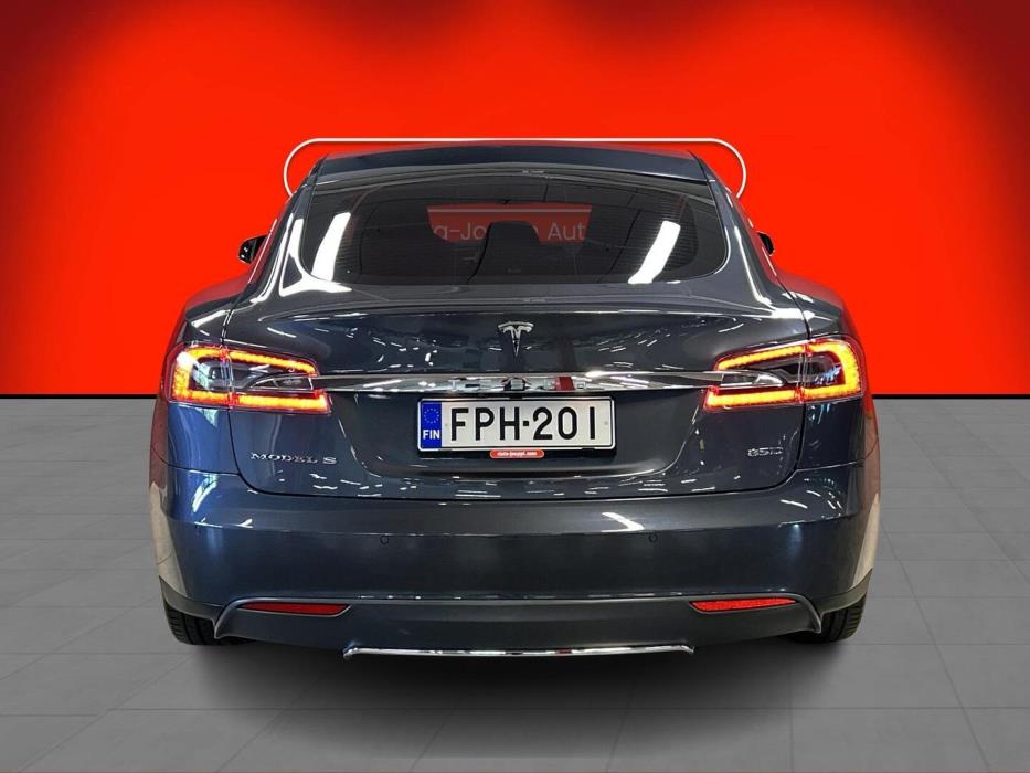 TESLA Model S 2015