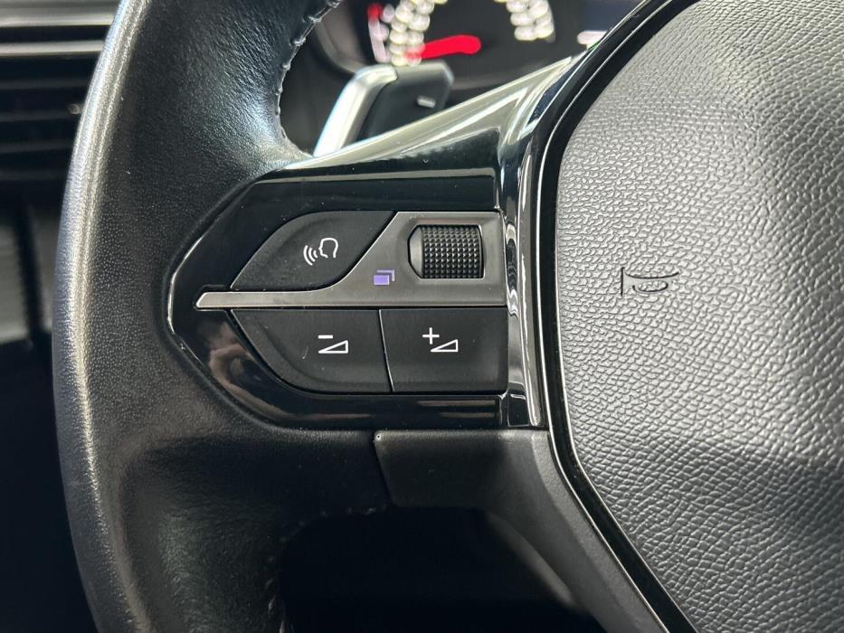 PEUGEOT 208 2020