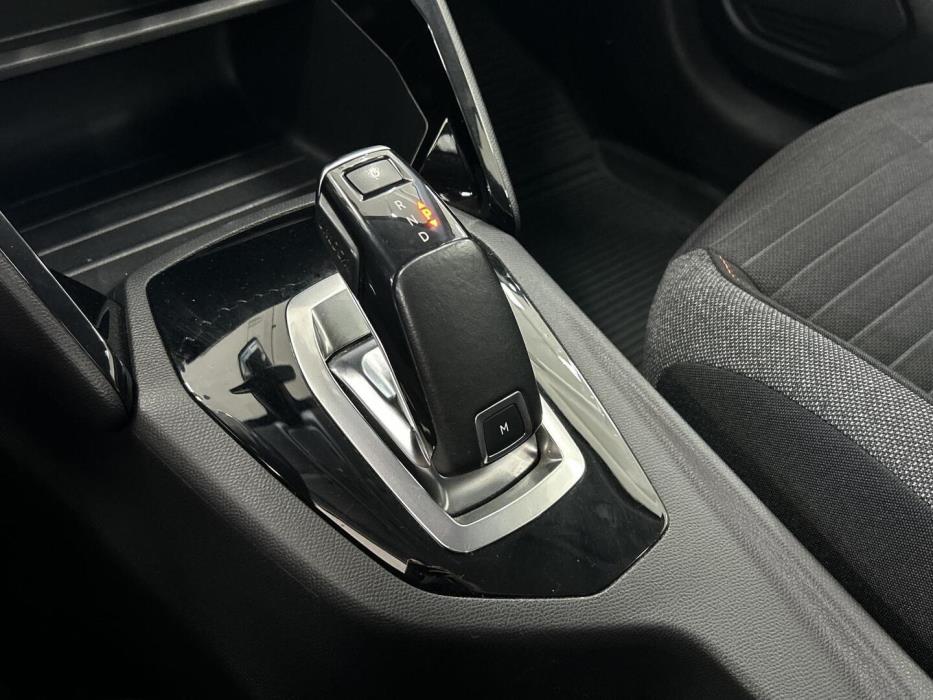 PEUGEOT 208 2020