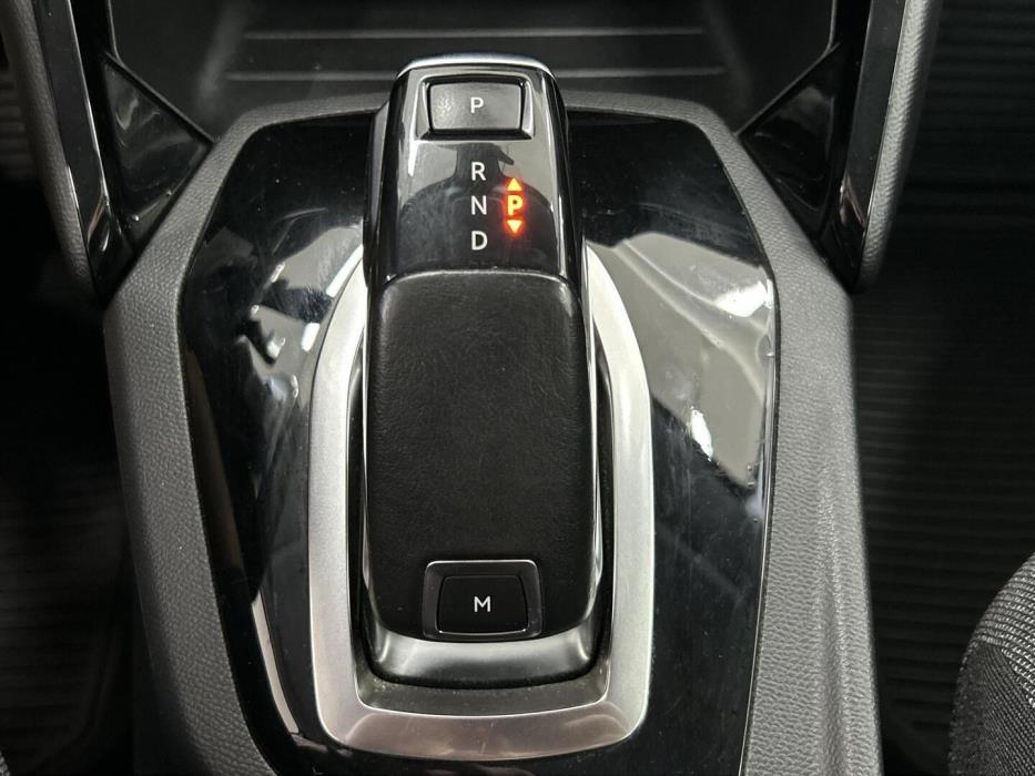 PEUGEOT 208 2020